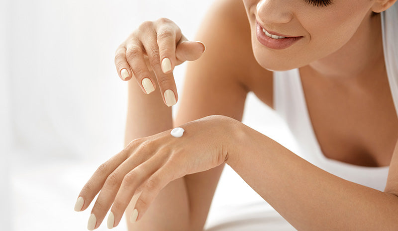 Mani screpolate dal freddo? Ecco come coccolarle in inverno