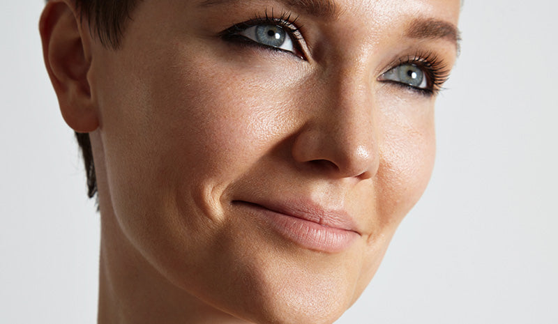 I 5 prodotti antiage che non possono mancare nel cassetto