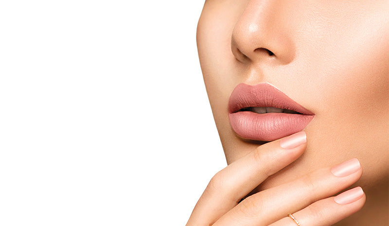 Labbra sexy a prova di bacio con i rossetti no transfer