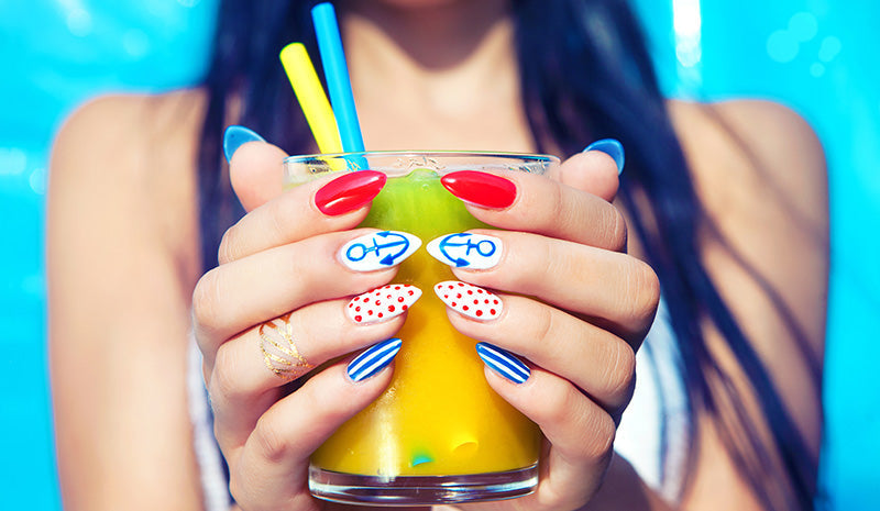 Moda unghie estate 2021, indossa l’energia con le nail art colorate