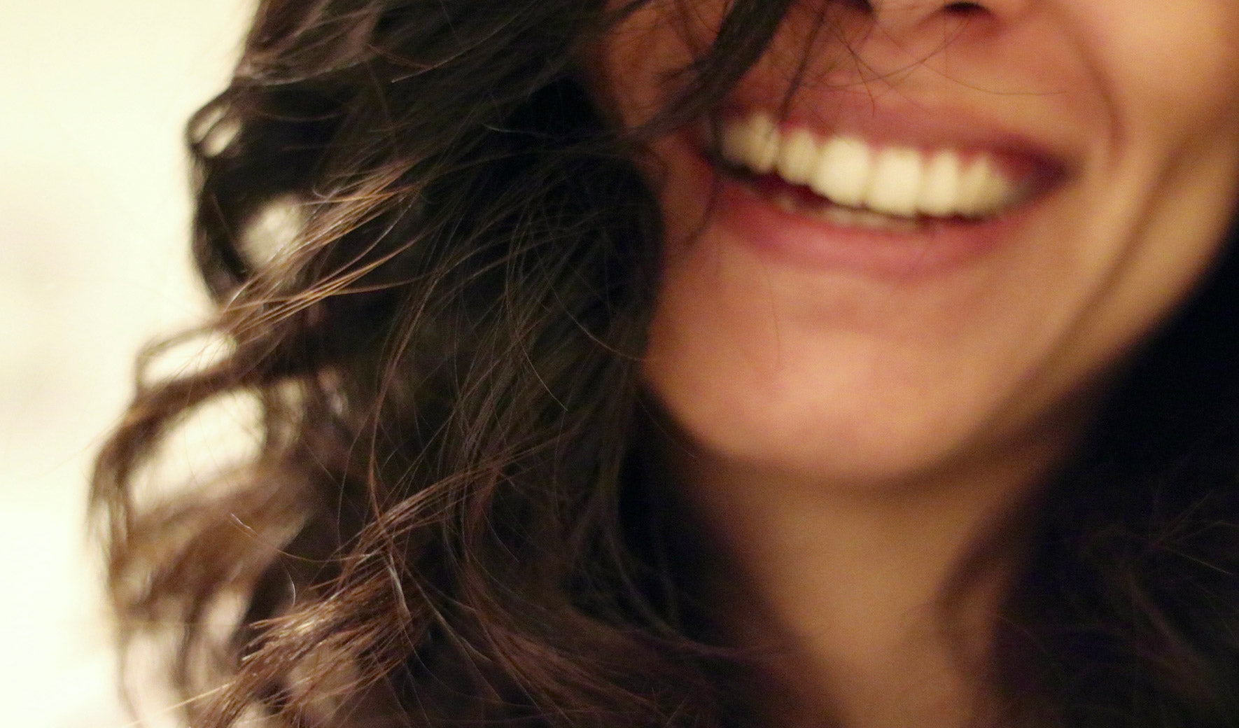 Come fare i boccoli con e senza piastra