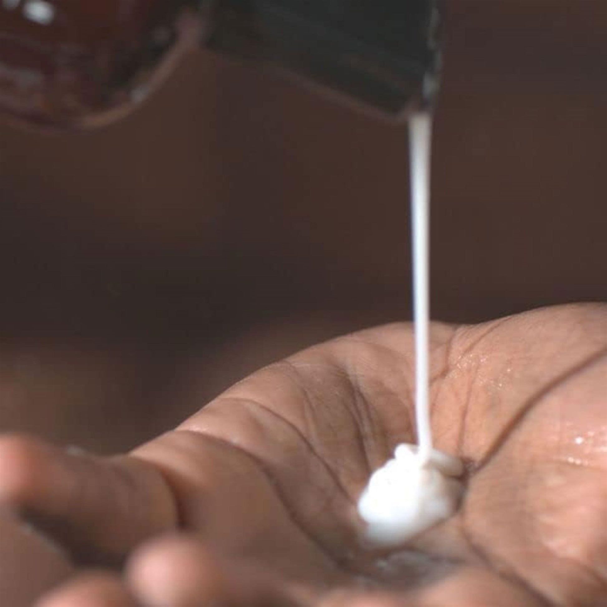 American Crew Daily Moisturizing Shampoo-3