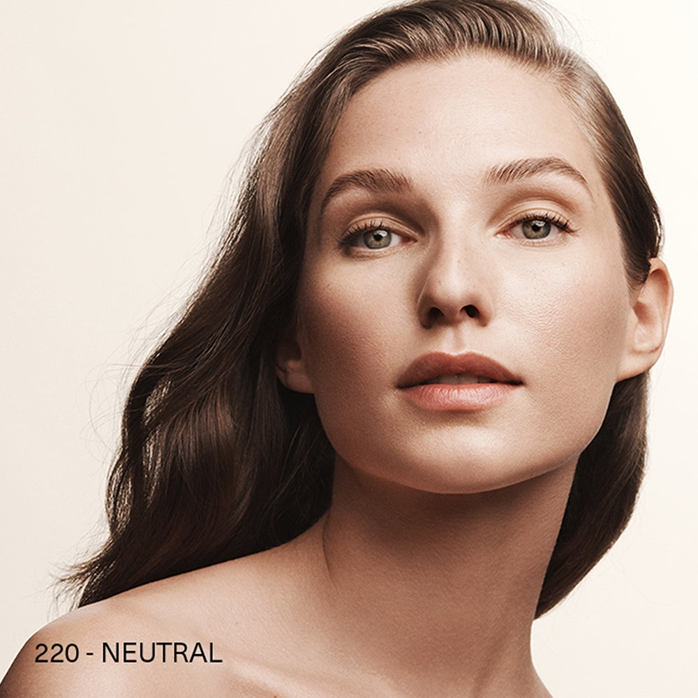 La Mer The Soft Fluid Long Wear Foundation SPF20 220 Neutral-4