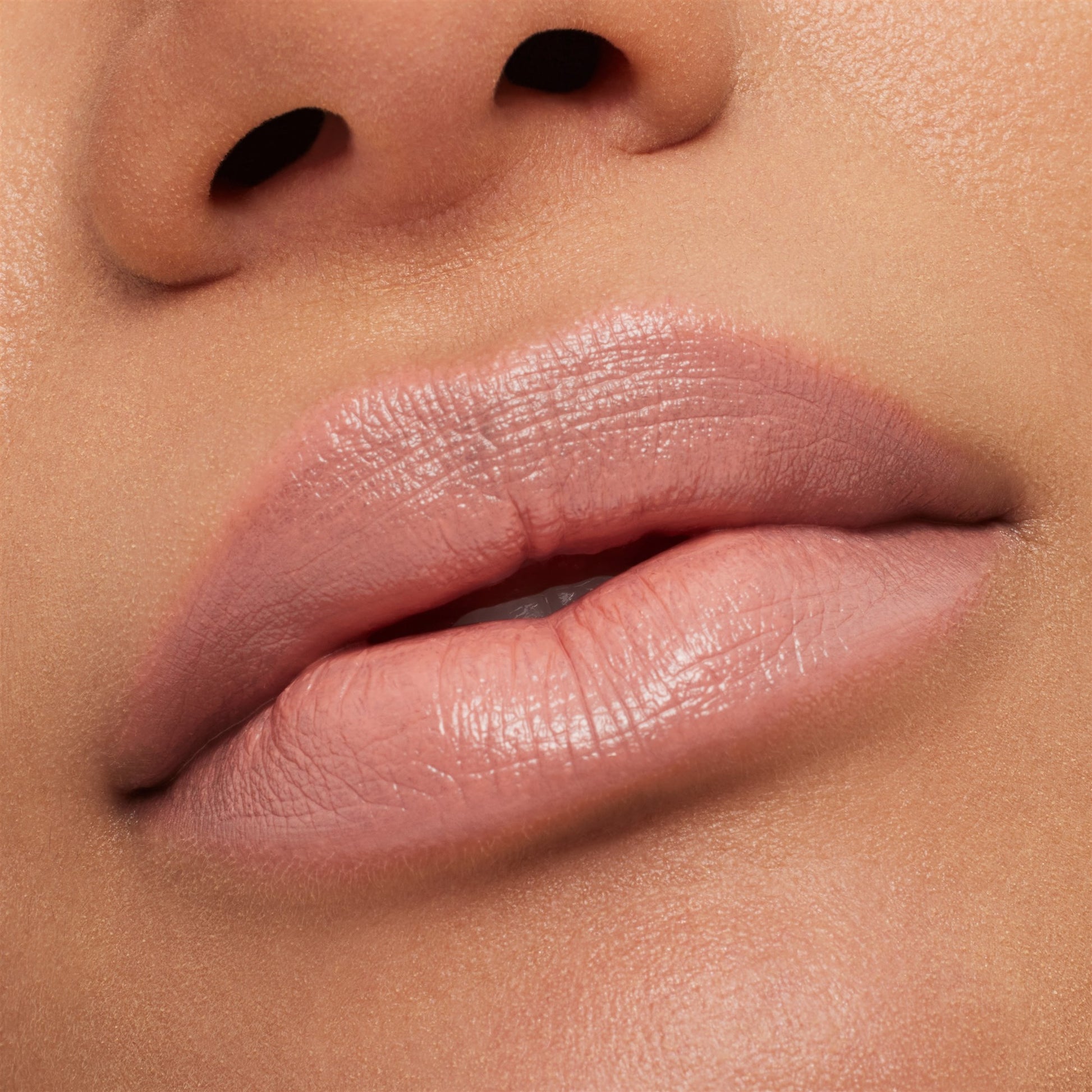 Mac MACximal Sleek Satin Lipstik   Blankety-3