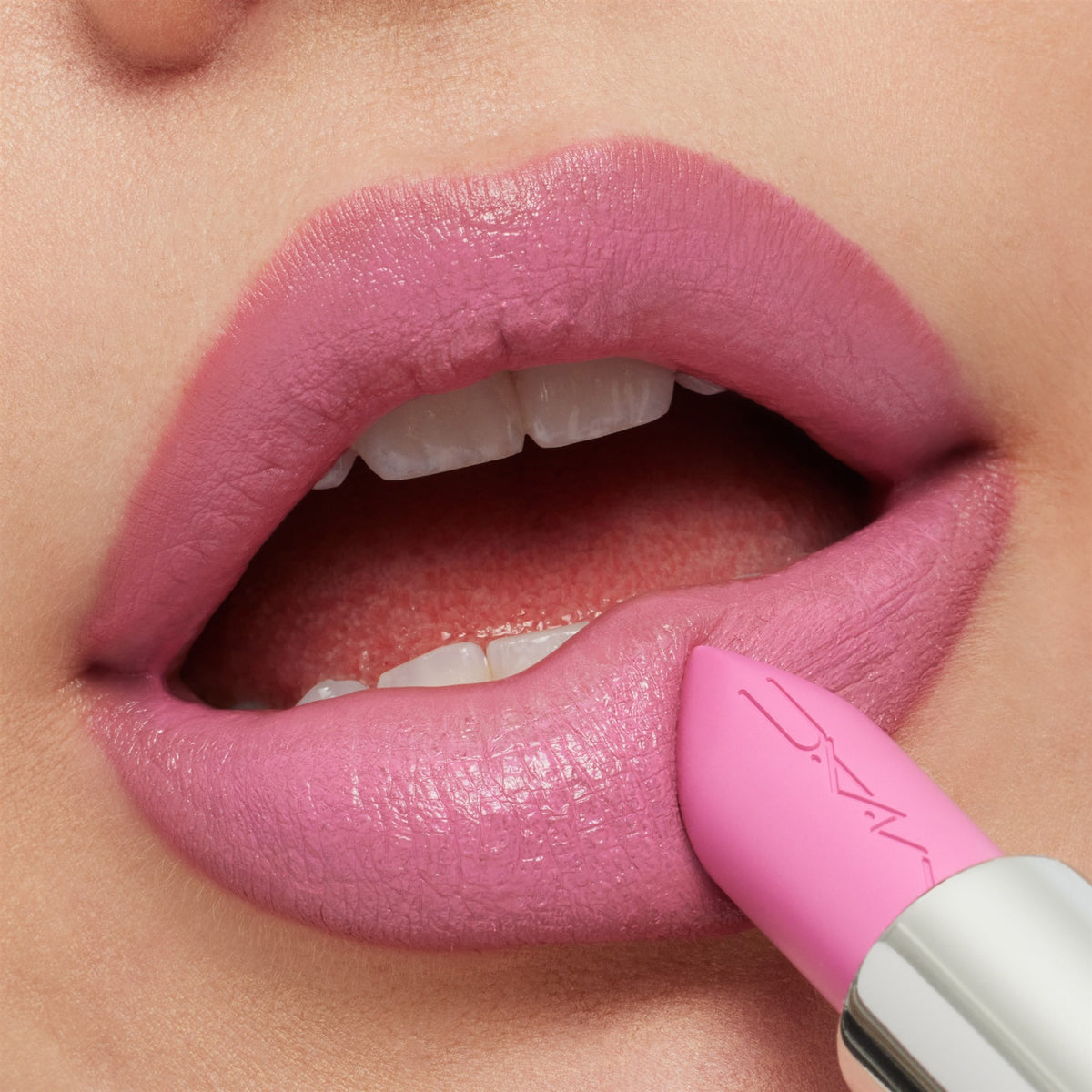 Mac MACximal Sleek Satin Lipstik   Saint German-3