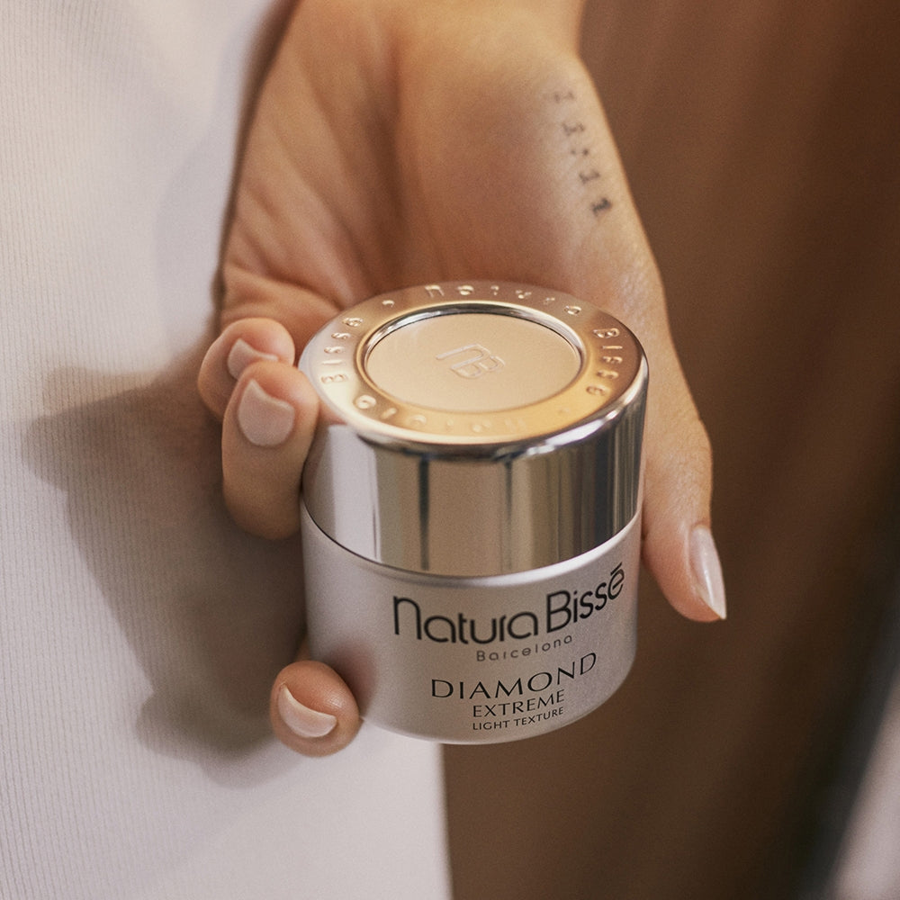 Natura Bissé Diamond Extreme Cream Light Texture-3