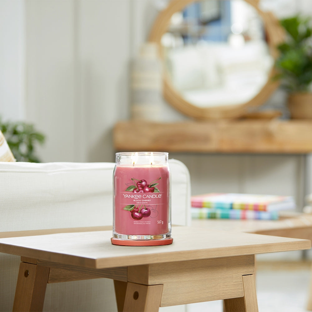 Yankee Candle Black Cherry Signature-10