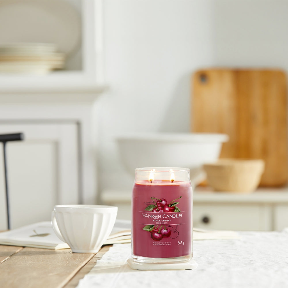 Yankee Candle Black Cherry Signature-7