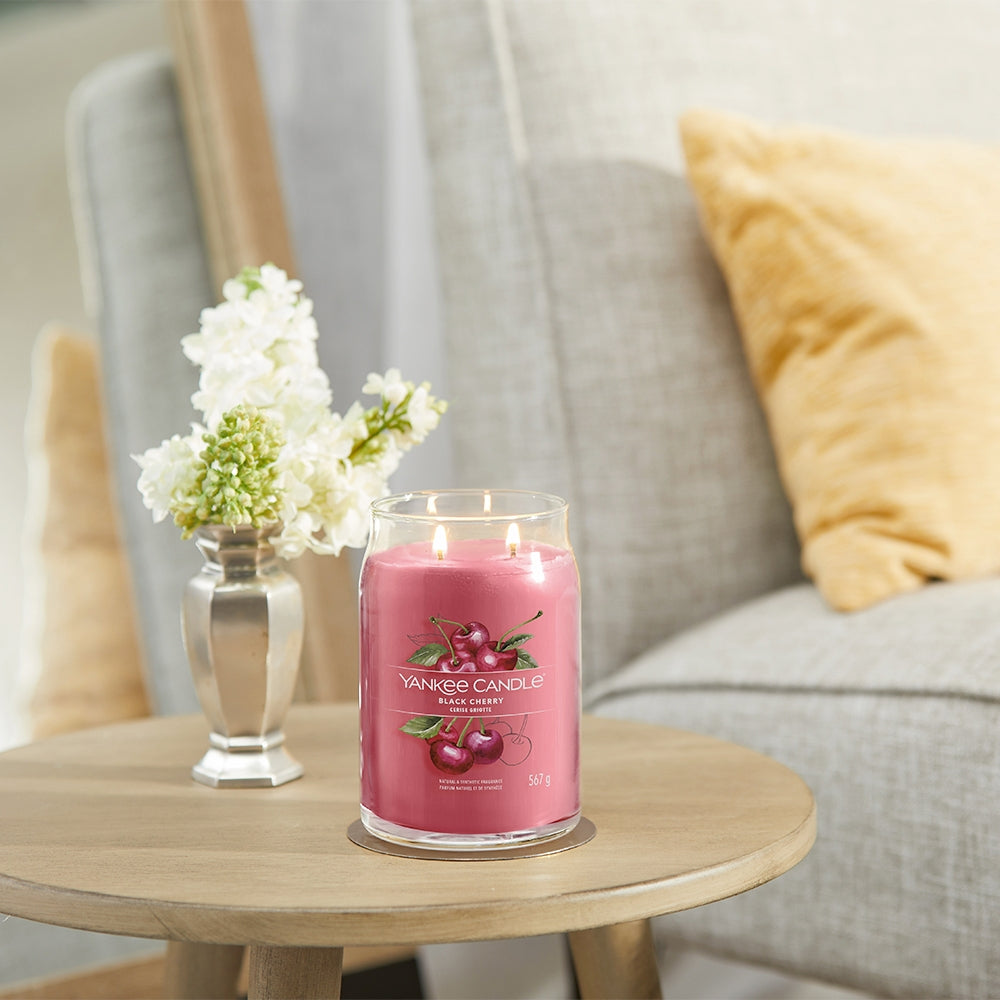 Yankee Candle Black Cherry Signature-9