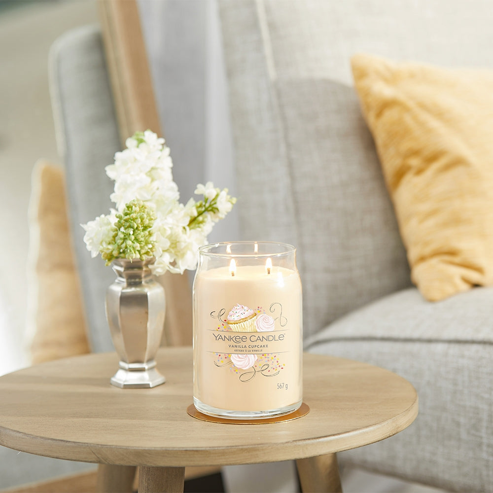 Yankee Candle Vanilla Cupcake Signature-5