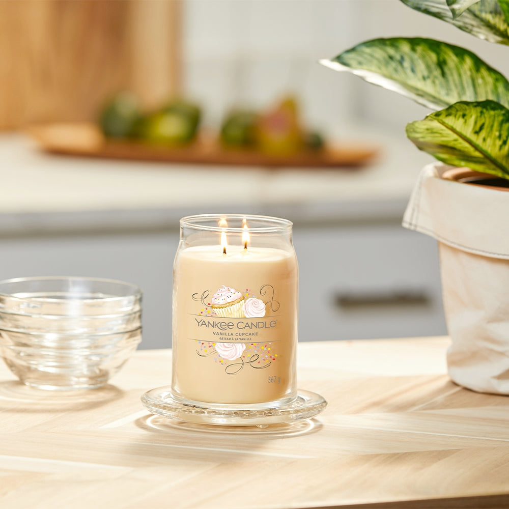 Yankee Candle Vanilla Cupcake Signature-6